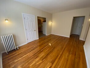 1349 W Touhy Ave in Chicago, IL - Building Photo - Building Photo