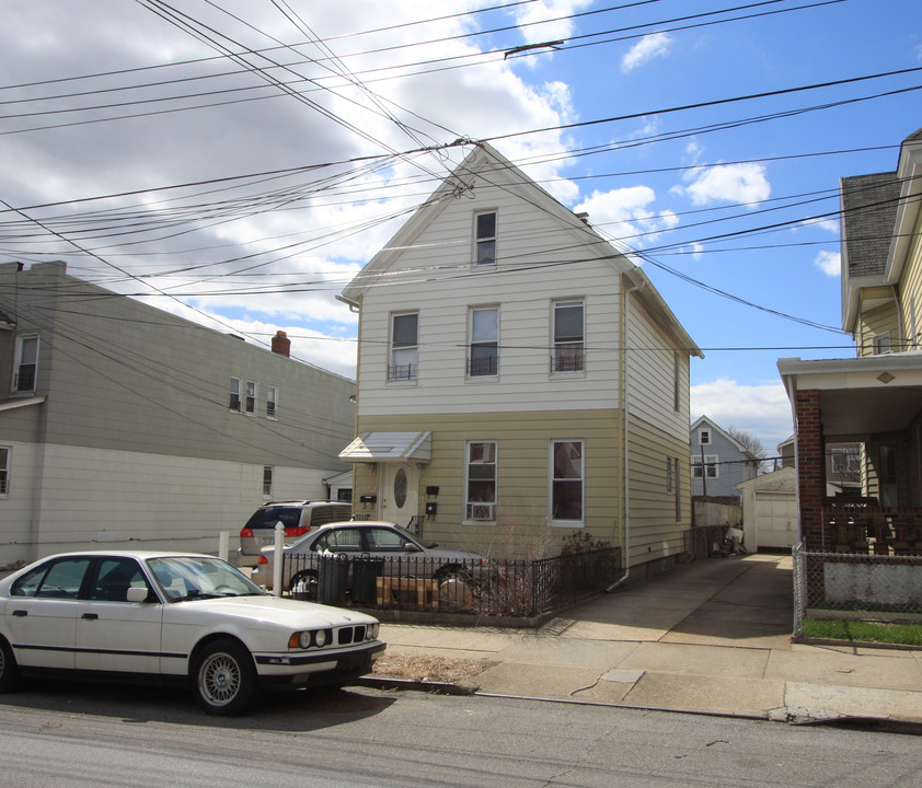 10152 98th St in Ozone Park, NY - Building Photo