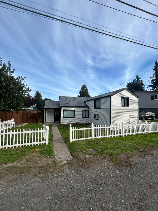 7107 Wetmore Ave in Everett, WA - Building Photo - Building Photo