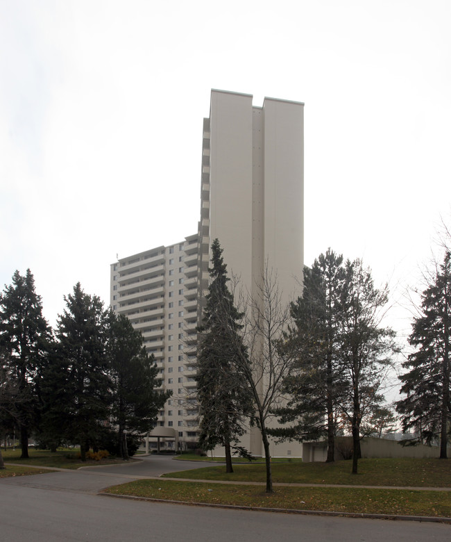 2170 Sherobee Road in Mississauga, ON - Building Photo - Building Photo