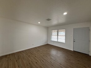 4410 Moana Dr in San Antonio, TX - Foto de edificio - Building Photo