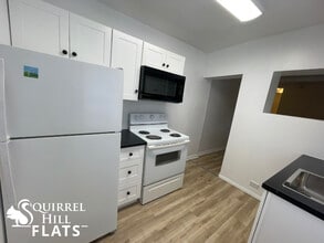 2421 Beechwood Blvd in Pittsburgh, PA - Foto de edificio - Building Photo