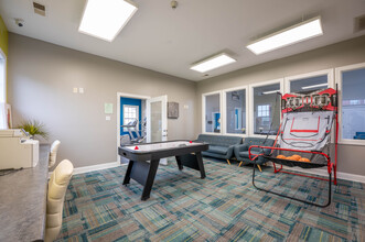 Charleston Pointe Apartments in Charleston, IL - Building Photo - Interior Photo