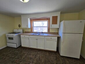 4 Meadow St, Unit Upper in Seneca Falls, NY - Foto de edificio - Building Photo
