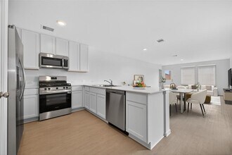 102 Cedar Elm Ct in Magnolia, TX - Building Photo - Building Photo