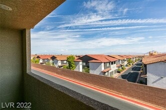 475 Lost Eagle Way in Henderson, NV - Building Photo - Building Photo