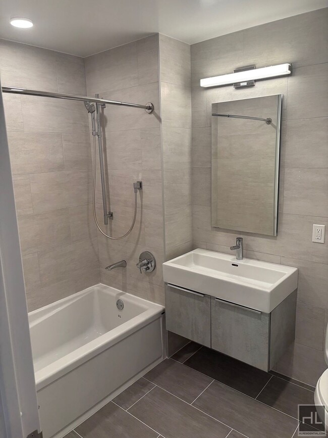 NORTHERN BOULEVARD in Queens, NY - Foto de edificio - Building Photo