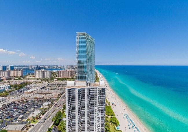 16699 Collins Ave, Unit 1710 in Sunny Isles Beach, FL - Foto de edificio - Building Photo
