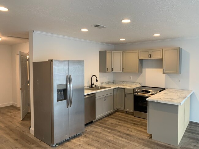 2324 3rd St SW, Unit Noojin Apartments