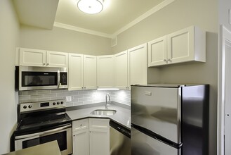 817 W Lakeside Pl in Chicago, IL - Building Photo - Building Photo