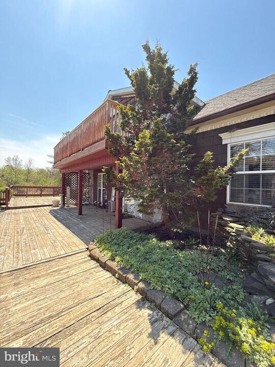 1 Church Rd in Richlandtown, PA - Building Photo