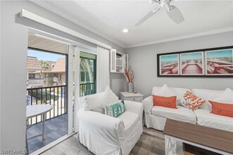 87 N Collier Blvd in Marco Island, FL - Foto de edificio - Building Photo