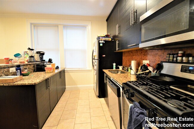 79 Thatcher St, Unit 101 in Brookline, MA - Building Photo - Building Photo