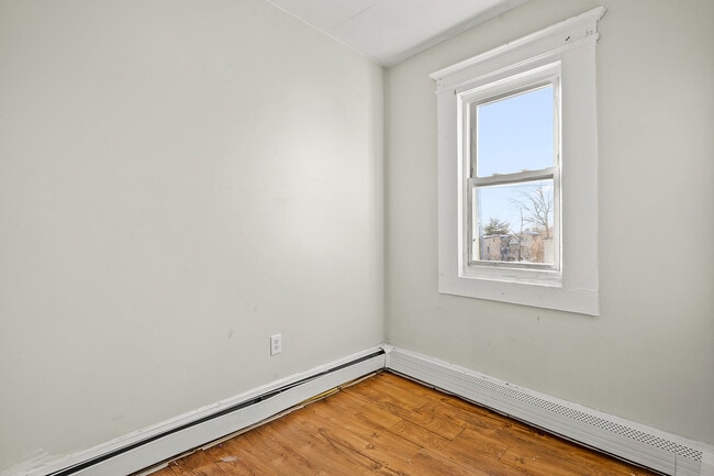 30 Wainwright St, Unit 1 in Newark, NJ - Foto de edificio - Building Photo