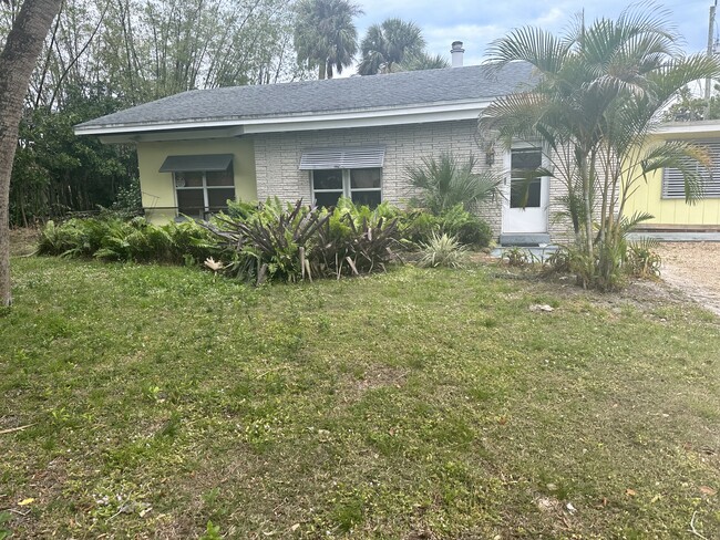 property at 257 SE Four Winds Dr