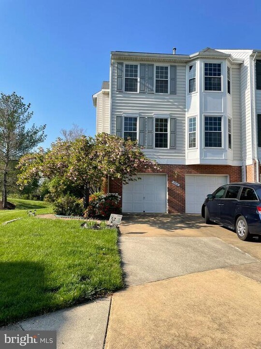 4710 Warm Hearth Cir in Fairfax, VA - Building Photo