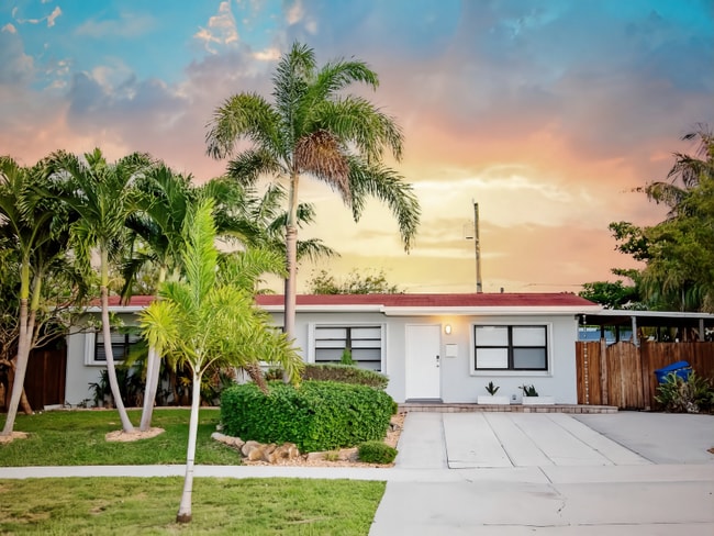 property at 916 W Drew St