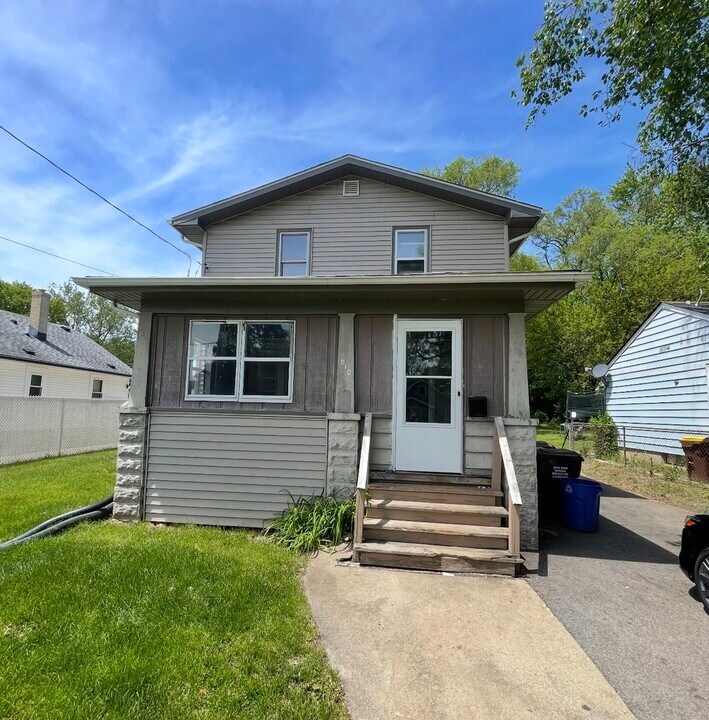 810 Alliance Ave in Rockford, IL - Building Photo