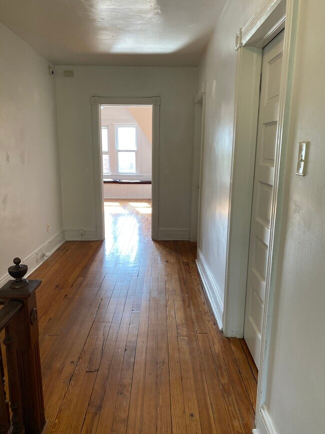 19 W Stewart Ave, Unit ThirdFloor