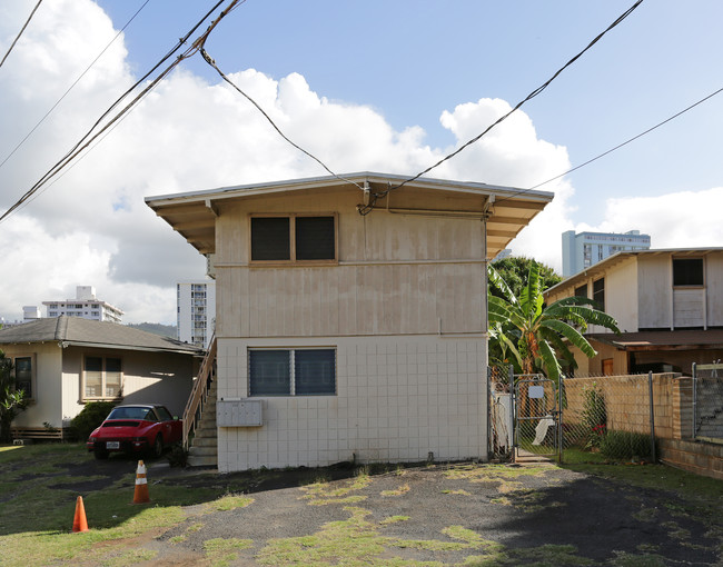 717 Kamoku St in Honolulu, HI - Foto de edificio - Building Photo