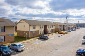 Heritage Pointe in Clarksville, TN - Foto de edificio - Building Photo