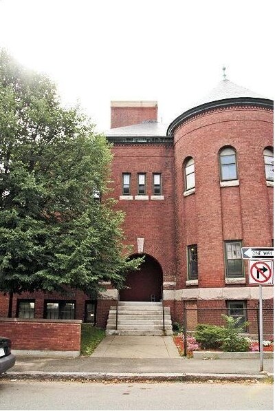 The Abbott Street Schoolhouse in Worcester, MA - Foto de edificio - Building Photo