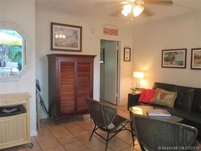 325 Fernwood Rd-Unit -9 in Key Biscayne, FL - Building Photo - Building Photo