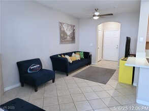 7135 Durango Dr in Las Vegas, NV - Building Photo - Building Photo