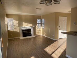 2915 N Texas St, Unit 1 BEDROOM 1 Bath Apartmen in Fairfield, CA - Foto de edificio - Building Photo