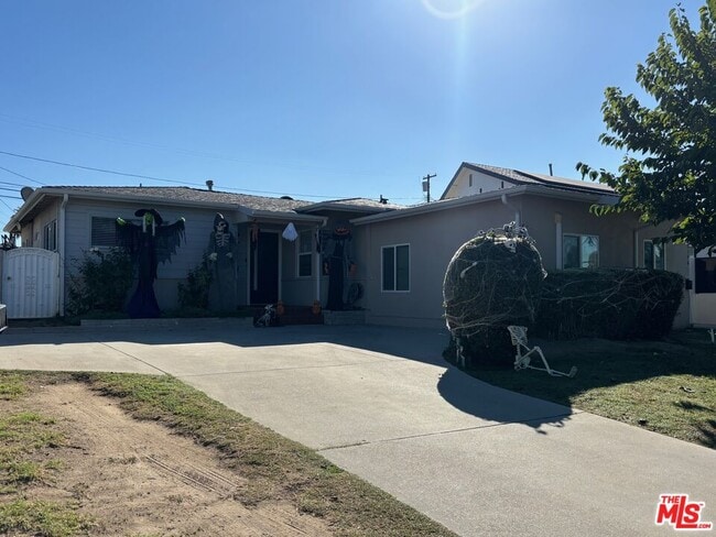 10148 Gothic Ave in Los Angeles, CA - Building Photo - Building Photo