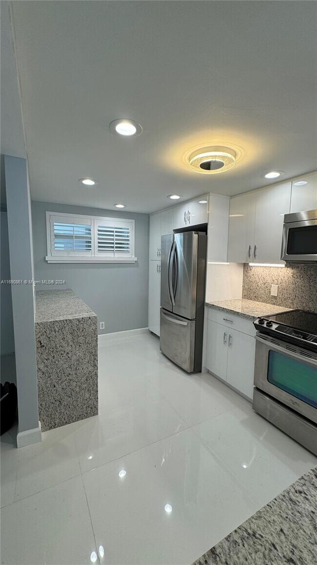 3580 S Ocean Blvd in Palm Beach, FL - Building Photo - Building Photo