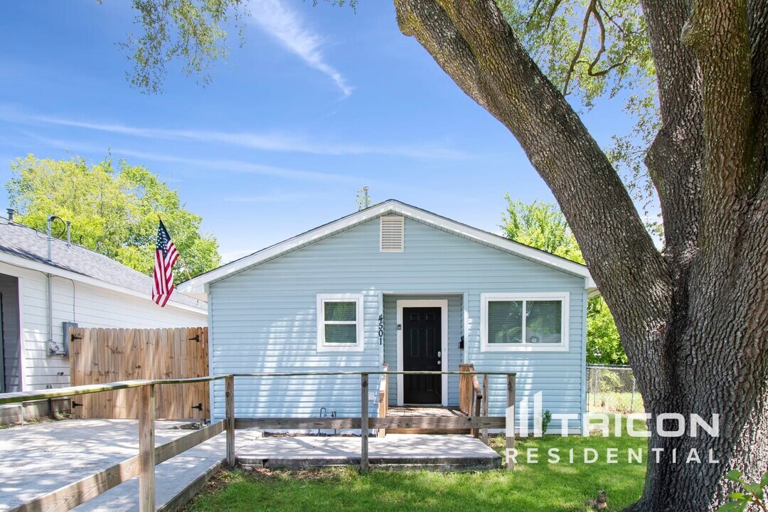 4501 Clover St in Houston, TX - Building Photo