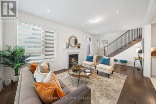 1 Frederick Roman Ave in Markham, ON - Building Photo