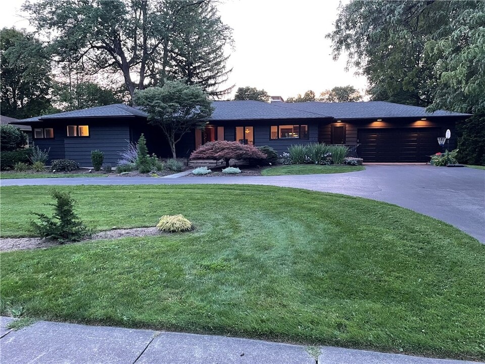 321 Council Rock Ave in Rochester, NY - Building Photo