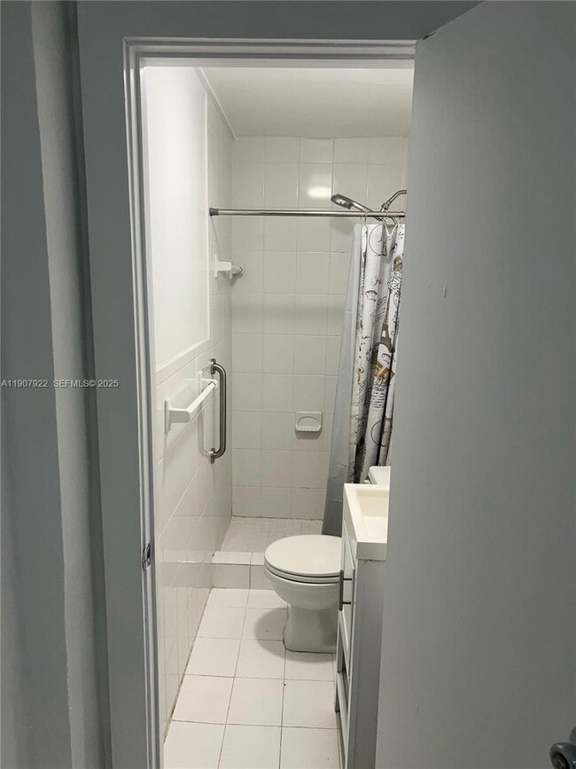 9920 SW 32nd St in Miami, FL - Foto de edificio - Building Photo