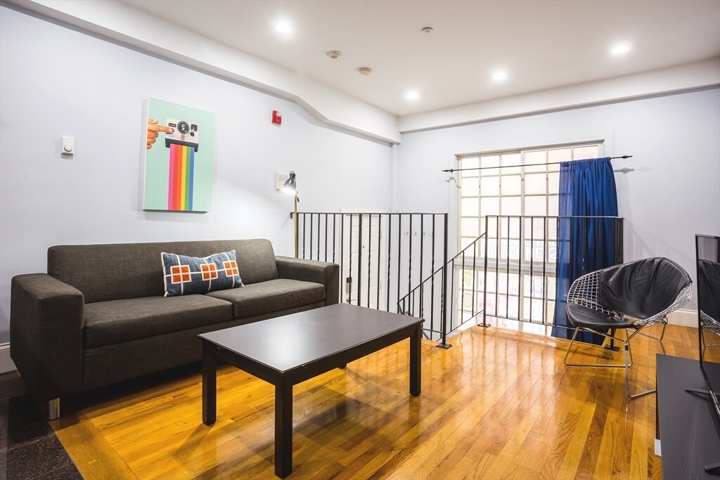 90 Warrenton St in Boston, MA - Building Photo