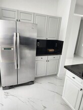 8465 NW 108th Path in Doral, FL - Foto de edificio - Building Photo