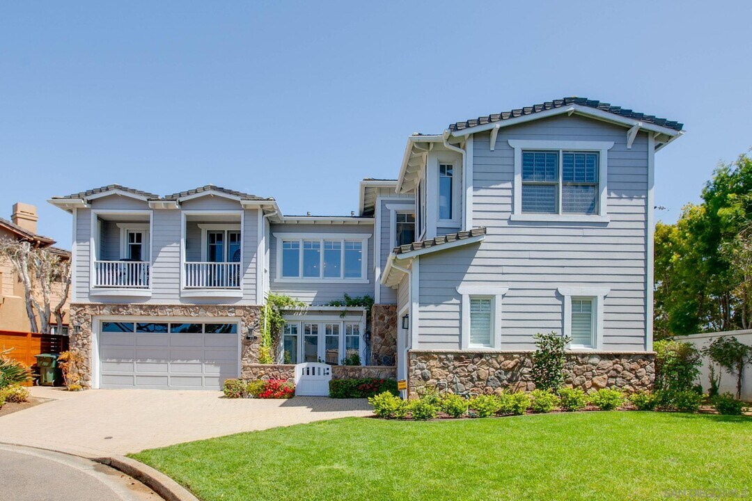 329 Chopin Way in Encinitas, CA - Building Photo