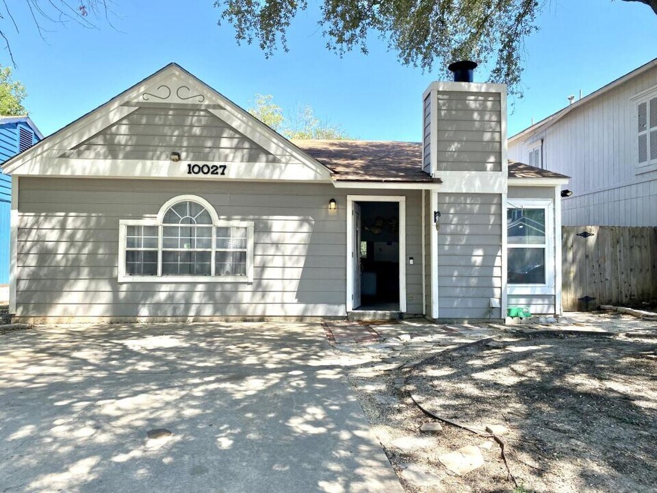 10027 Birch Field Dr in San Antonio, TX - Building Photo