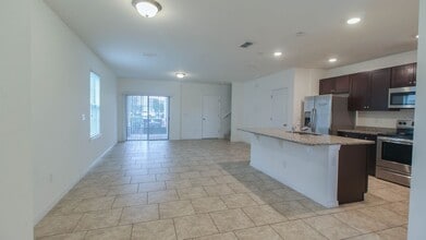 9930 Sunny Mews Alley in Winter Garden, FL - Building Photo - Building Photo