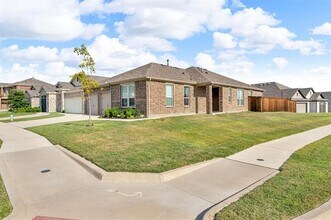 200 Wild Onion Ln in Fort Worth, TX - Building Photo - Building Photo