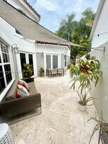 3070 Allamanda St in Miami, FL - Building Photo