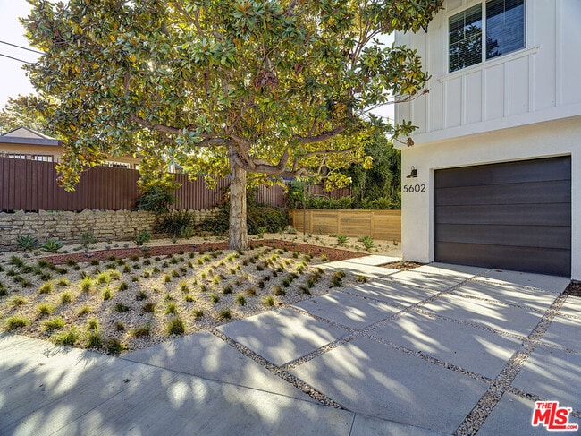 5602 W 78th St in Los Angeles, CA - Building Photo - Building Photo