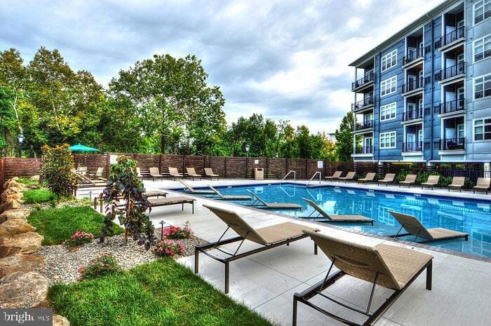 131 Bridge St, Unit 1B-1-1406 in Phoenixville, PA - Building Photo