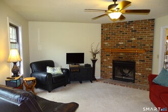 124 Village Ln in Branford, CT - Building Photo - Building Photo