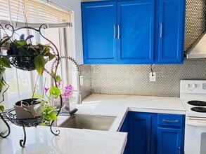 3254 Ashford St in San Diego, CA - Building Photo - Building Photo