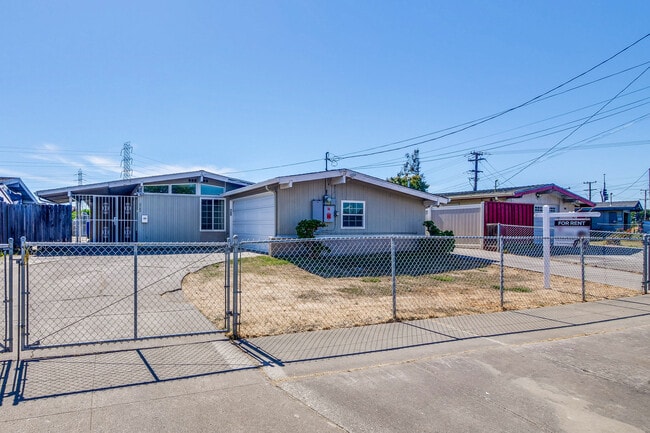 2782 Sleepy Hollow Ave in Hayward, CA - Building Photo - Building Photo