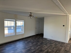 3609 Warren Ct in Bellevue, NE - Foto de edificio - Building Photo