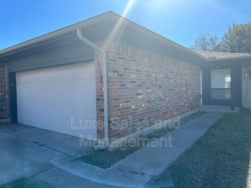 8318 NW 8th St-Unit -8 in Oklahoma City, OK - Building Photo