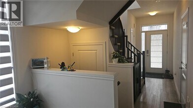 461 Blackburn Dr in Brantford, ON - Building Photo - Building Photo